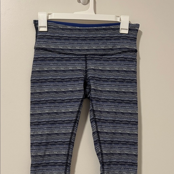 Lululemon Blue Patterned Full Length Leggings Size 6 - Picture 1 of 6
